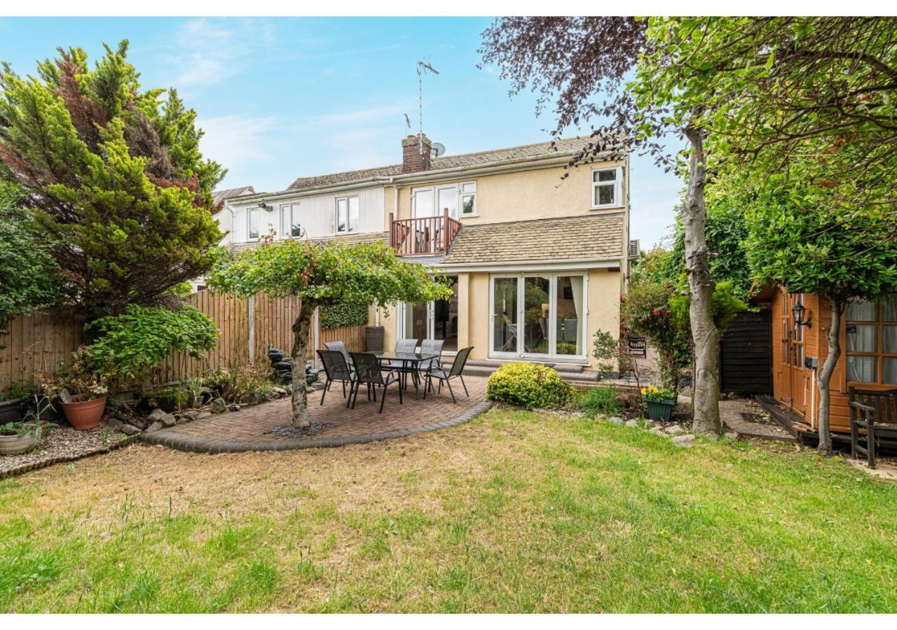 Nature'S Serenade:3Br Classic Home-Jacuzzi & Sauna Canvey Island Exterior photo